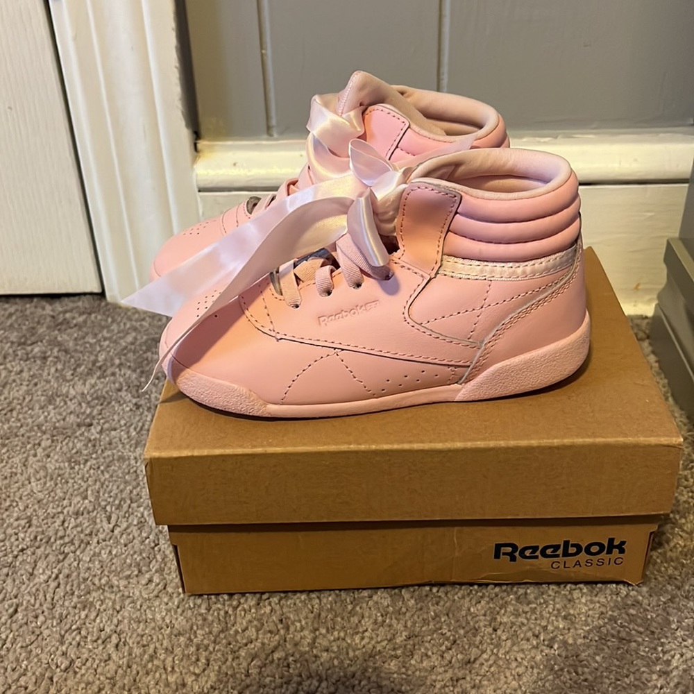 Toddler Girls pink Reebok Classic  sneakers